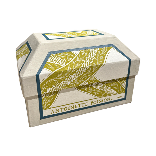 Antoinette Poisson Small Wedding Box No.99A "Odelette"