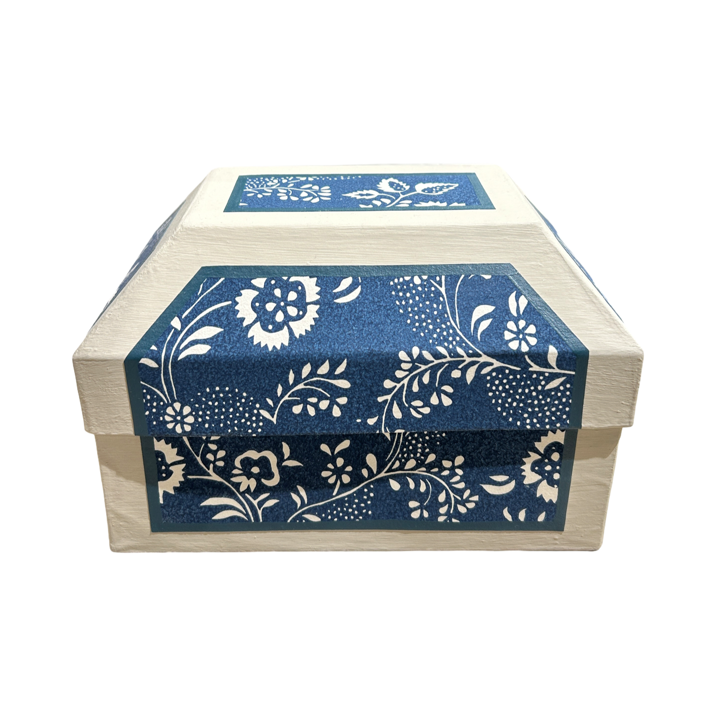 Antoinette Poisson Small Wedding Box No.97B "Menuet"