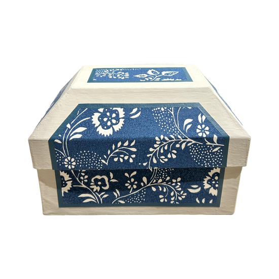 Antoinette Poisson Small Wedding Box No.97B "Menuet"